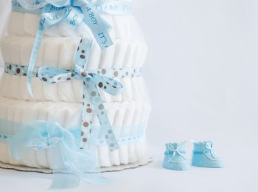 Windeltorte und Babyschuhe