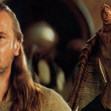 Star Wars: Jar Jar Binks moderiert Disney-Plus-Show Liam Neeson und Jar Jar Binks in Star Wars Episode I