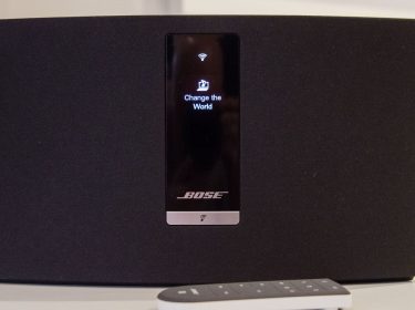 Der aufgestellte Lautsprecher Bose SoundTouch 30.