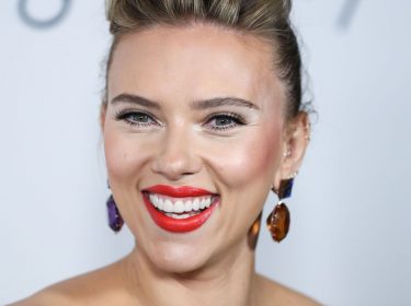 „Black Widow”-Star Scarlett Johansson bei der Filmpremiere von „Marriage Story”.