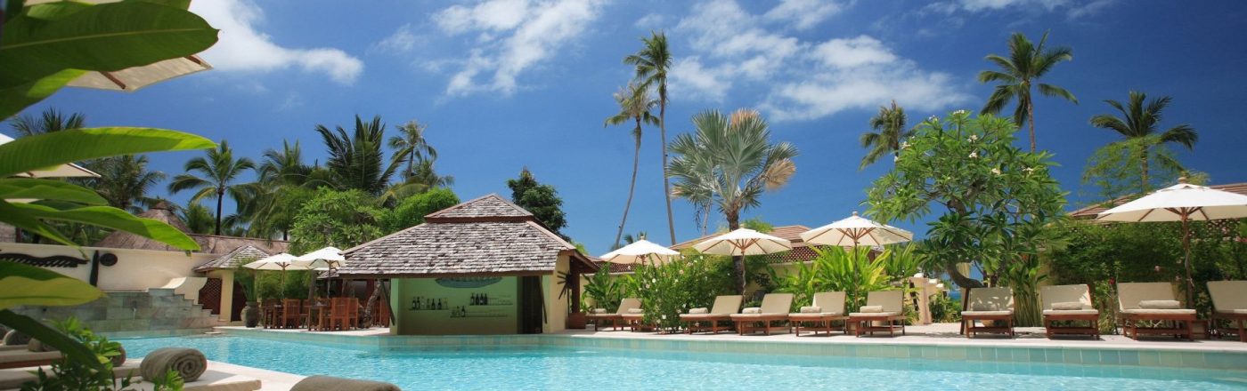 Google Travel: Diese Neuerungen erhält die Hotelsuche Blick auf den Swimmingpool eines Hotels.