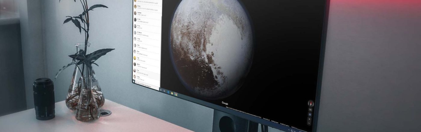 Featured – Google Maps – Weltraum – Pluto Screenshot vom Hyperspeed-Feature von Google Maps auf einem Monitor