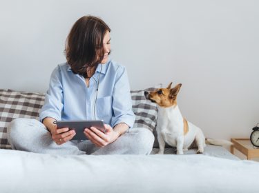 frau nutzt vodafone multisim