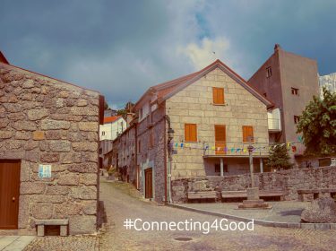 Die Straßen von Sabugueiro, dem ersten vernetzten Bergdorf in Portugal.