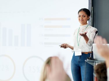 Bühne frei für Frauen: Eine Plattform für Expertinnen will mehr Frauen aufs Podium bringen