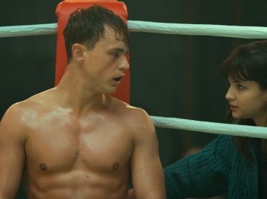 Dennis Mojen als Ossi und Lisa Vicari als Isi im Netflix-Film