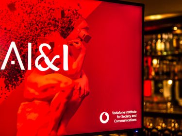 Talk-Reihe AI and I. Diesmal ist Taiwans Digitalministerin Audrey Tang zu Gast.