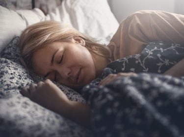 Der Fitbit Charge 4 hat eine smarte Weckfunktion bekommen