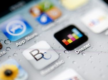 Deezer Analytics App auf dem Smartphone