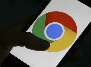 Logo von Google Chrome auf Smartphone.