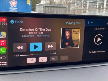 Apple CarPlay auf dem Touchbildschirm eines Autos