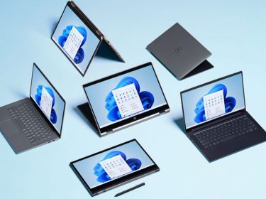 Das kommende Betriebssystem Windows 11 ist auf einem Foldable Laptop zu sehen.