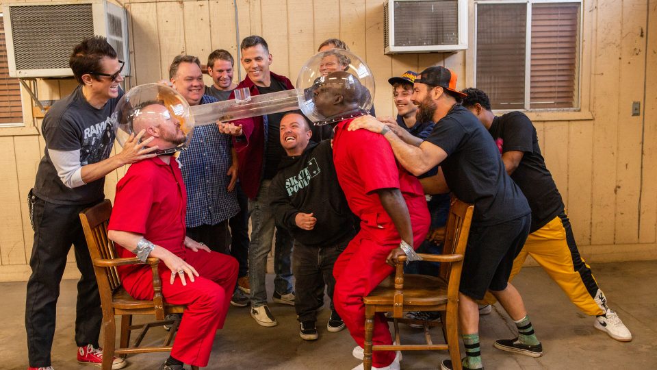 Jackass 4 Trailer enthüllt erste verrückte Stunts