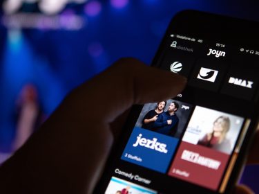 Ein iPhone, auf dem die Joyn-App geöffnet ist