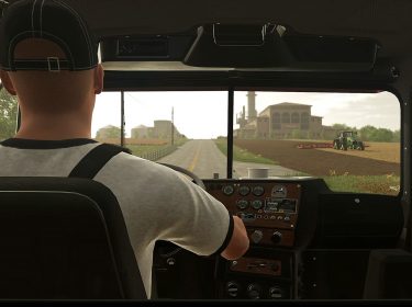 Ein Landwirt in der Kabine seines Gefährtes in Landwirtschafts-Simulator 22