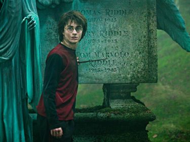 Harry Potter vor Tom Riddles Grab in Harry Potter und der Feuerkelch