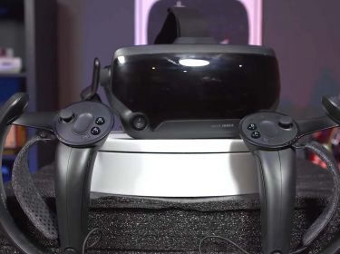 Das VR-Headset Valve Index und zwei Controller
