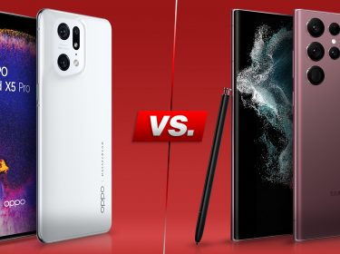 Flaggschiff-Smartphones nebeneinander vor rotem Hintergrund: OPPO Find X5 Pro und Galaxy S22 Ultra mit Eingabestift