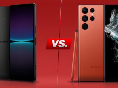 Das Sony Xperia 1 IV und das Samsung Galaxy S22 Ultra gegenübergestellt