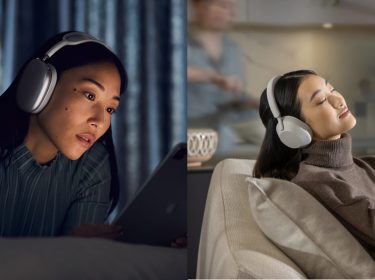 Zwei Frauen nebeneinander mit Apple- und Sony-Kopfhörern