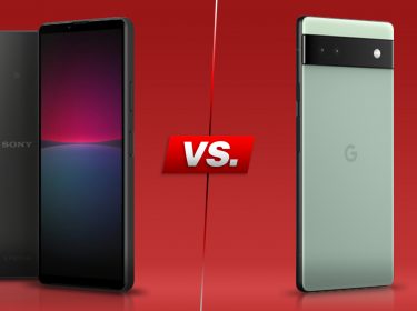 Xperia 10 IV von Sony neben dem Pixel 6a von Google