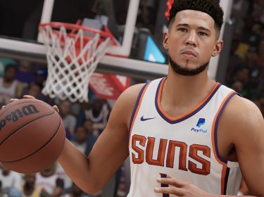 Basketballspieler Devin Booker in NBA2K23 mit Basketball in der Hand