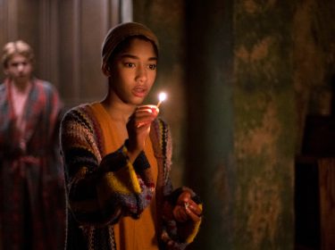 Ein Mädchen im Keller