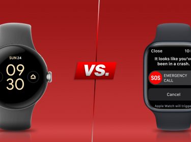 Smartwatches Pixel Watch und Apple Watch 8 nebeneinander vor rotem Hintergrund