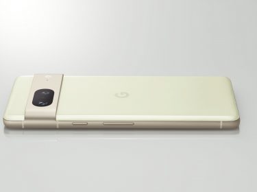 Google Pixel 7 liegend