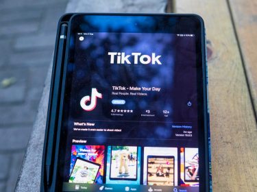 Tablet mit TikTok-App