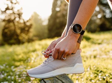 Smartwatch am Arm einer Joggerin