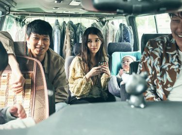 die truppe von broker im transporter