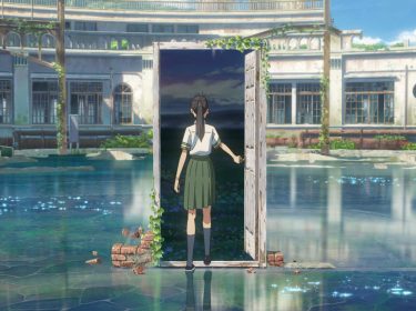 Suzume öffnet eine Türe