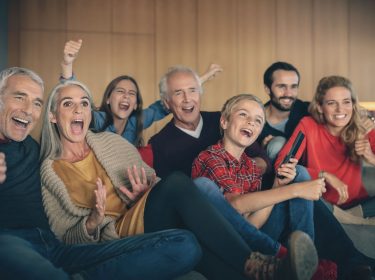 familie guckt zusammen gigatv gigatv angebote