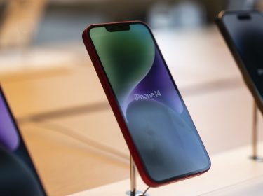 Die Modelle des iPhone 14 ausgestellt