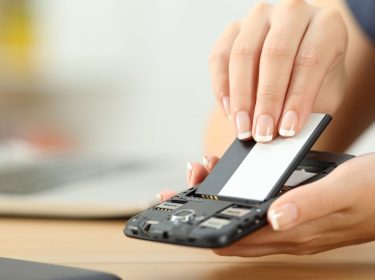 Smartphone mit austauschbarem Akku