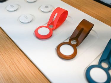 AirTags im Apple Store ausgestellt