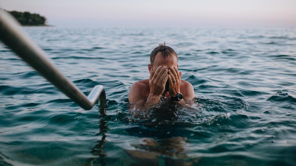 Mit der Galaxy Watch6 schwimmen Infos zu Wasserdichte, Apps & Co.