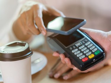 Mit Apple Pay an der Kasse bezahlen