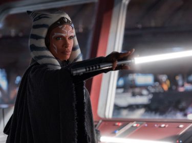 ahsoka mit lichtschwert