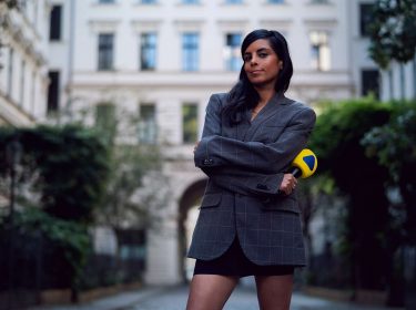 Collien Ulmen-Fernandes ist Hostin des dritten Teils der Doku 