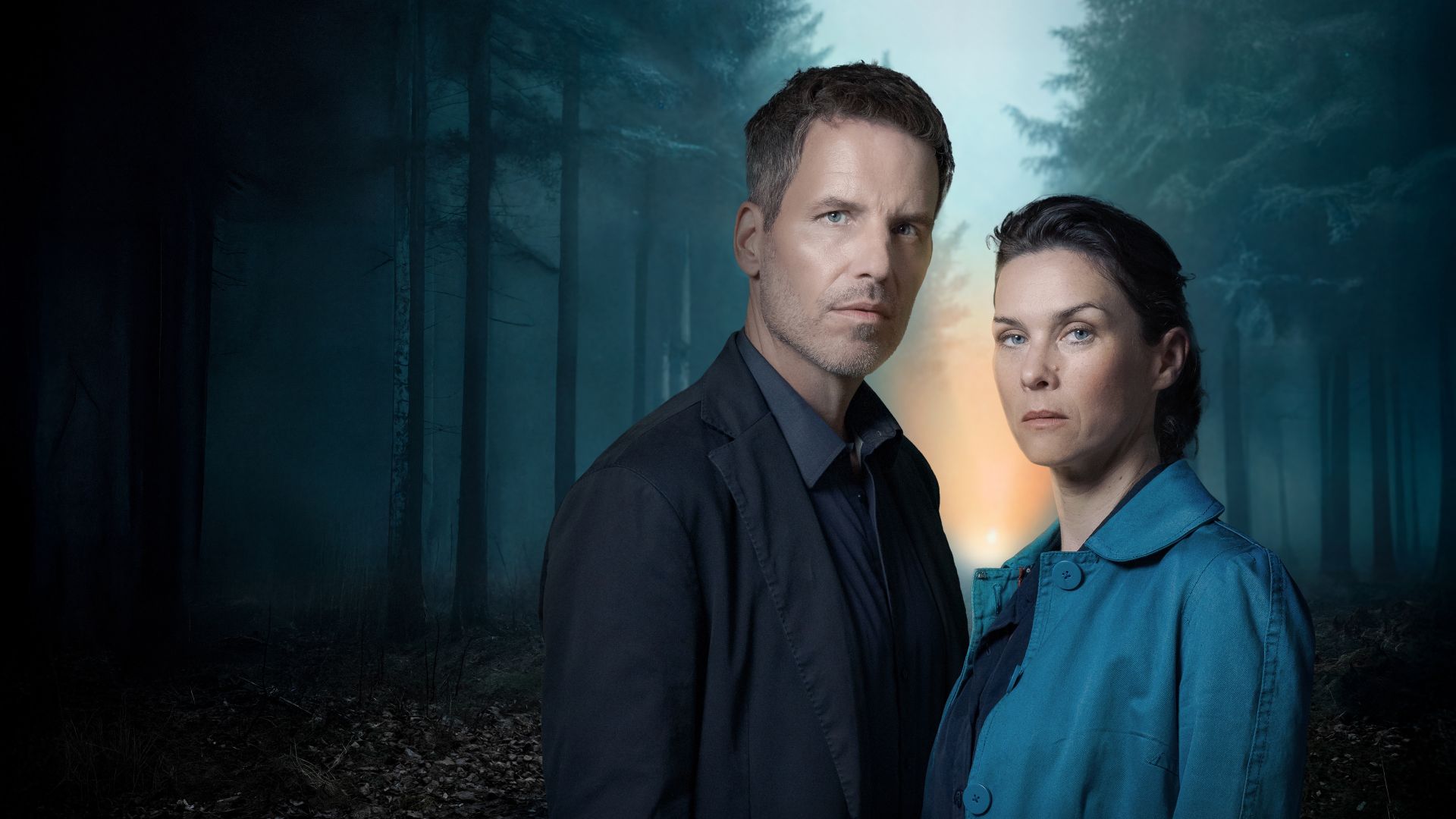 Tim Bergmann und Kathrin von Steinburg posieren für den ZDF-Krimi "In ewiger Freundschaft"