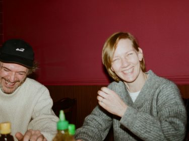 Samuel Theis als Samuel Maleski (links)