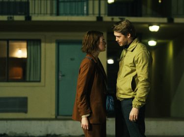 Emma Stone und Joe Alwyn in einem Gespräch in 