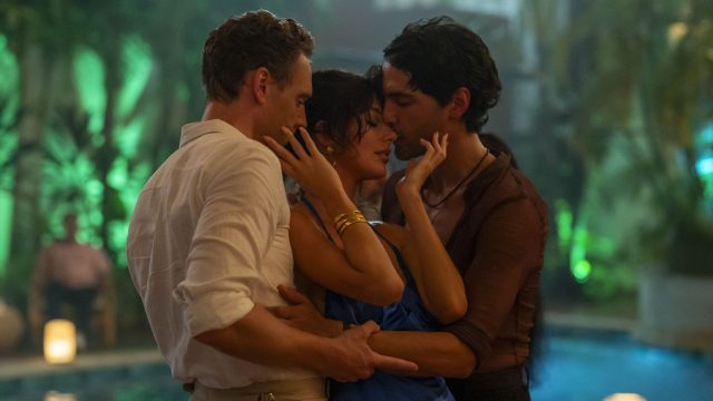 Tom Hiddleston als Jonathan Pine, Camila Morrone als Roxana und Diego Calva als Teddy in "The Night Manager".