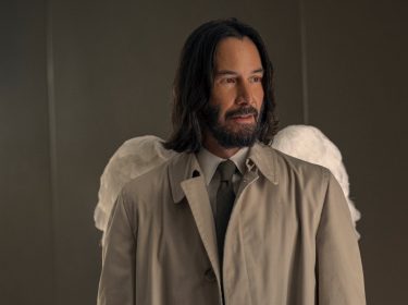 Im Keanu Reeves-Fakten-Artikel siehst Du Keanu Reeves als Schutzengel Gabriel im Film „Good Fortune – Ein ganz spezieller Schutzengel“.