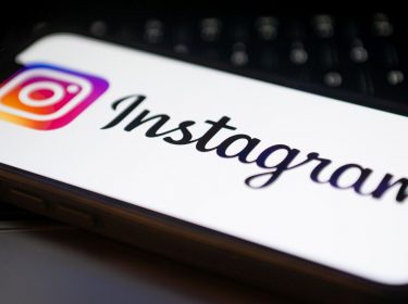 Logo von Instagram auf einem Smartphone abgebildet