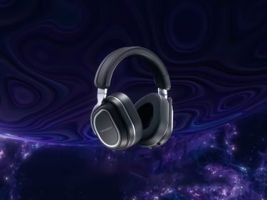 Das Turtle Beach Stealth 700 Gen 3 vor lila-schwarzem Hintergrund