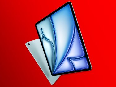 Das iPad Air 6 in Blau schwebt in der Luft.