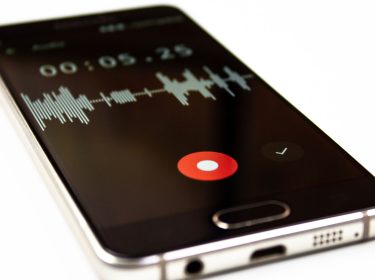 Eine Aufnahmeapp auf einem Android-Smartphone